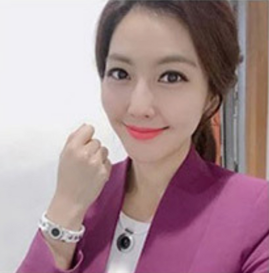 Newscaster Kim Yi-Sun