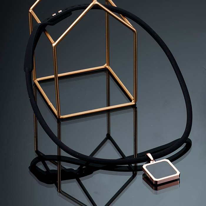 Tera High Power Gauss Magnetic Therapy Necklace in Black Rose Gold, ideal for athletes' energy recovery and performance, by Clavis.