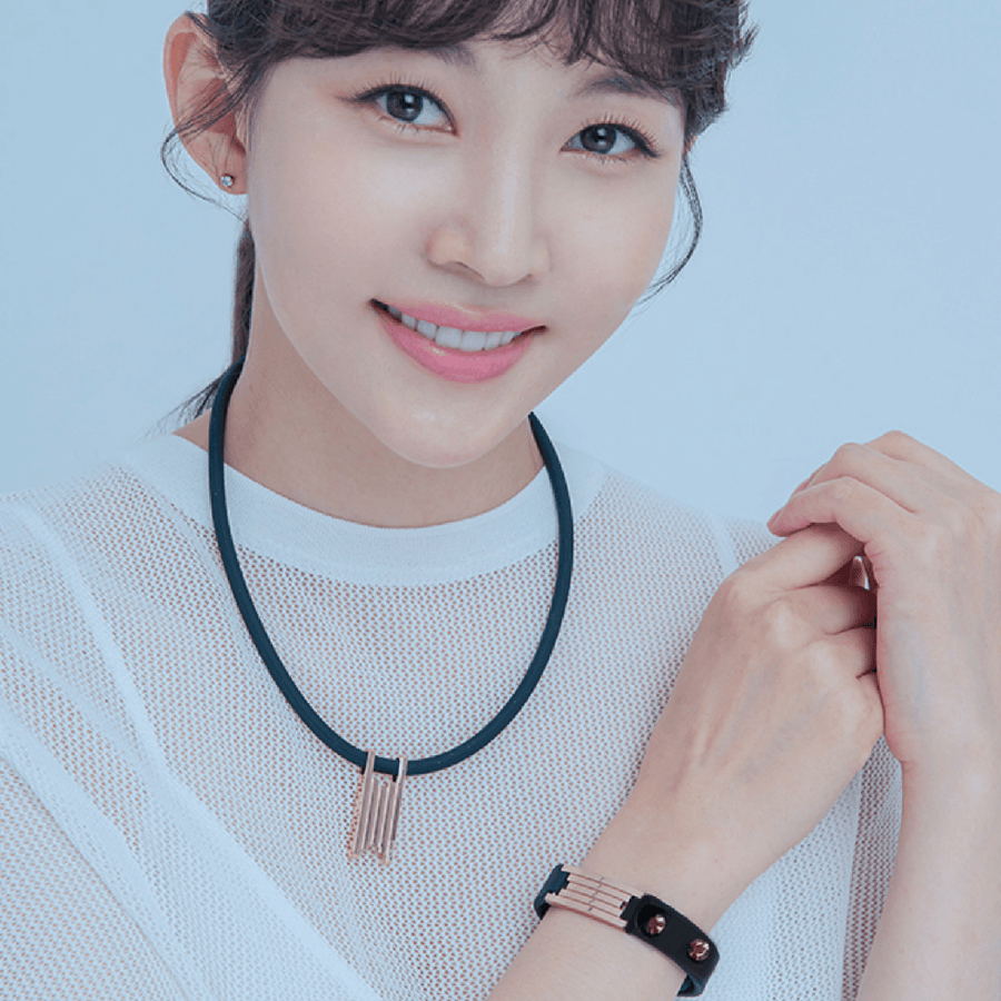 Model wearing Varg High Power Magnetic Health Bracelet in Black Rose Gold, ideal for magnetic therapy and sports performance.