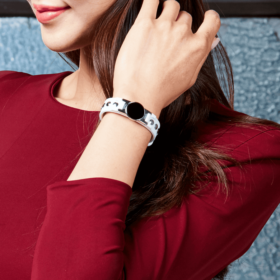 Woman wearing Onyx High Power Gauss Magnetic Therapy Bracelet in white gold, stylish and therapeutic, Korean wellness accessory.