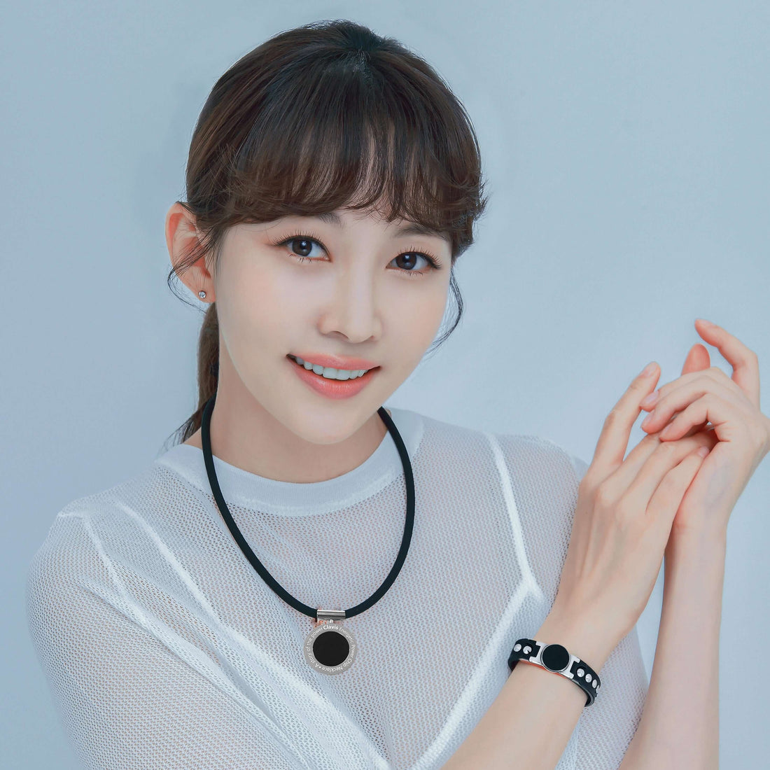 Woman wearing Onyx High Power Gauss Magnetic Therapy Necklace, ideal for sports, golf, and energy recovery. Korean wellness accessory.