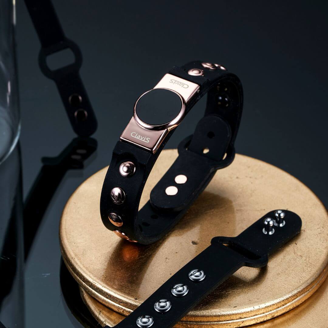 High Power Gauss Magnetic Therapy Bracelet by Clavis, ideal for golfers and athletes seeking energy recovery and pain relief.