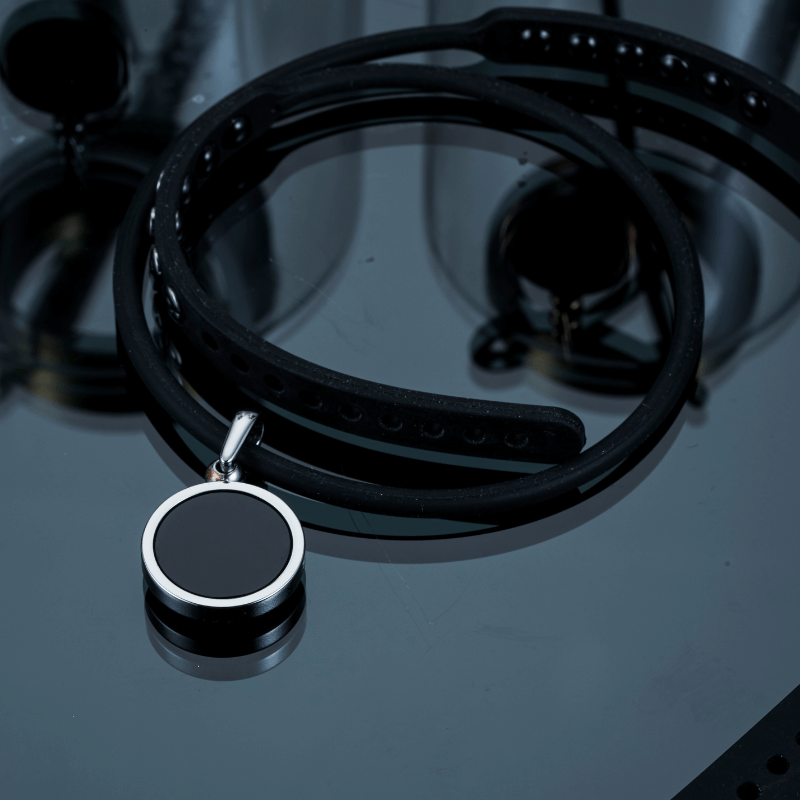 Hero High Power Gauss Magnetic Therapy Necklace by Clavis for athletes, combines style and pain relief, ideal for sports recovery.